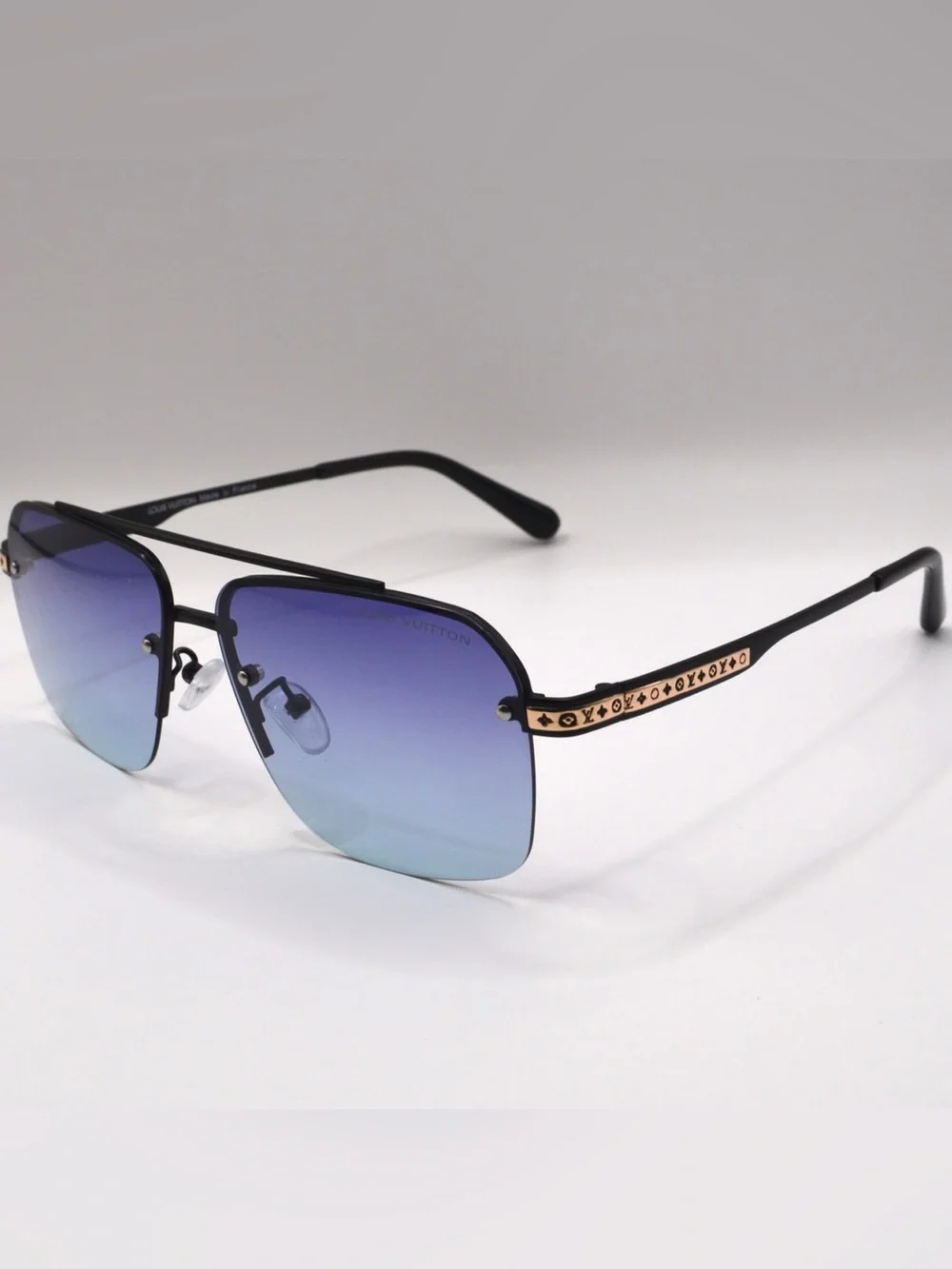 Louis Vuitton Men’s Sunglasses – Black / Purple-Blue Gradient – New – 61-14-138